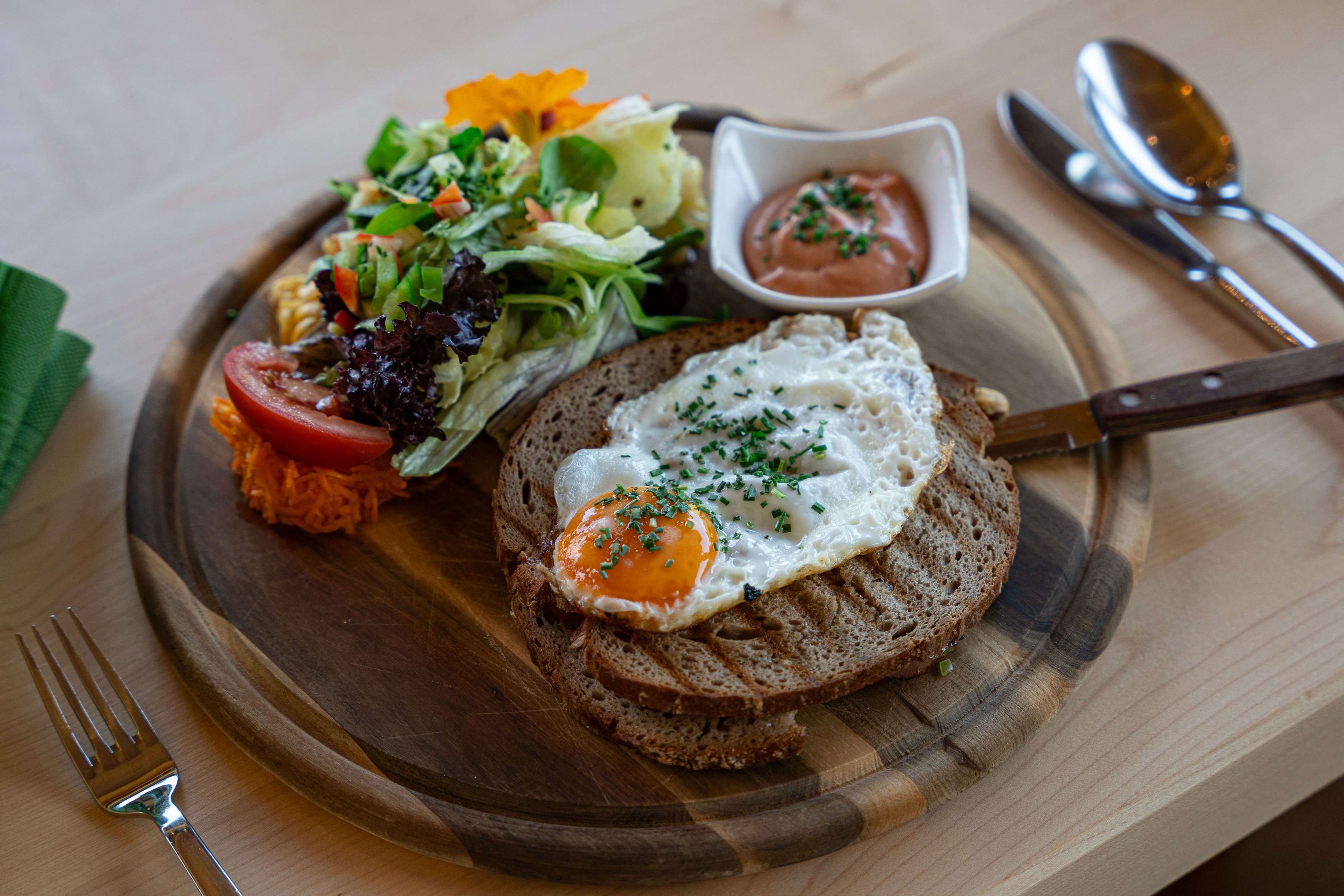 spiegelei-jause-brotzeit-mariaalm.jpg